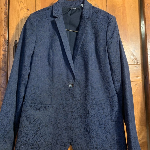 Floral Jaquared embellished blazer - Picture 2 of 9